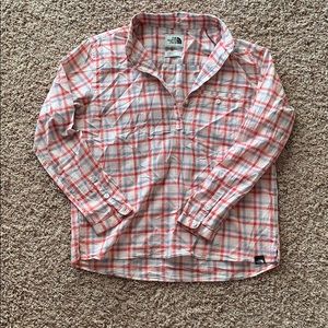 Long sleeve North Face button up shirt. Sz M